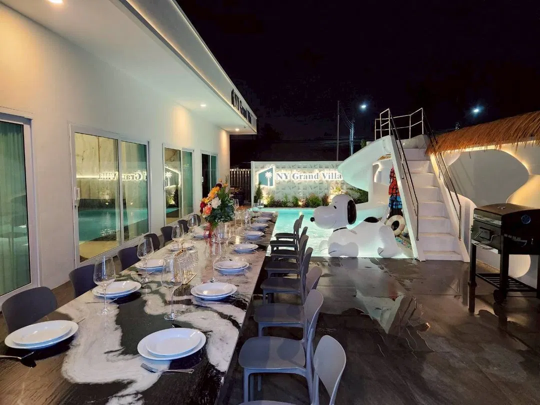 ภายนอก NY grand villa