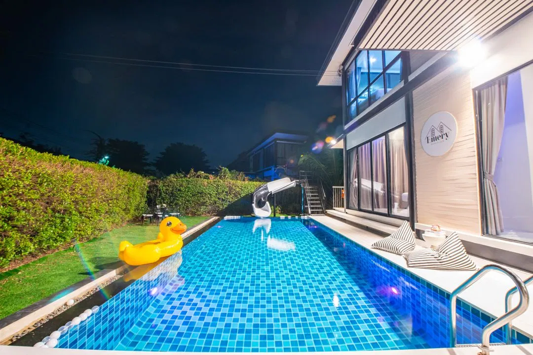 ภายนอก Emery Poolvilla