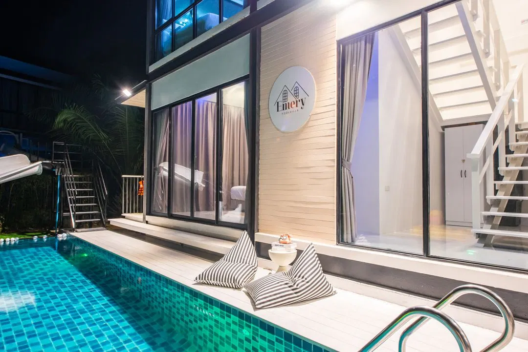 ภายนอก Emery Poolvilla