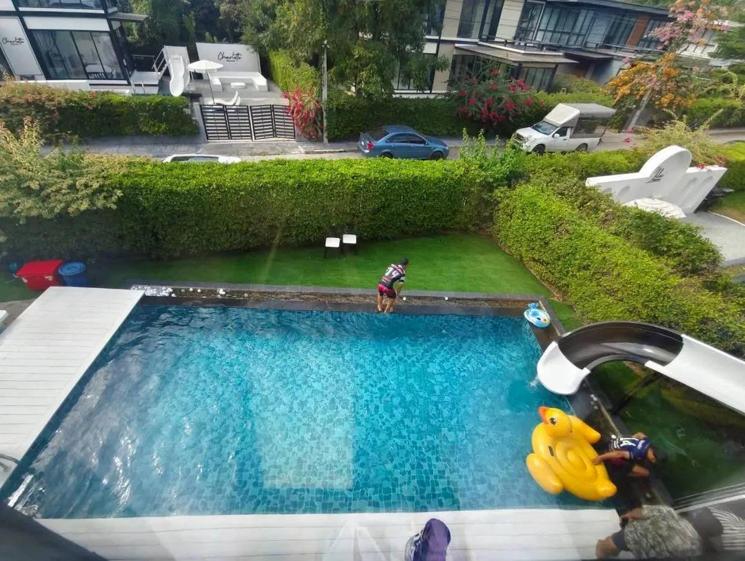 รูปจากลูกค้า Emery Poolvilla