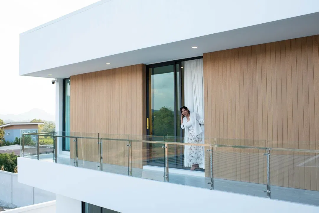 ภายนอก The Hillside Pool Villa