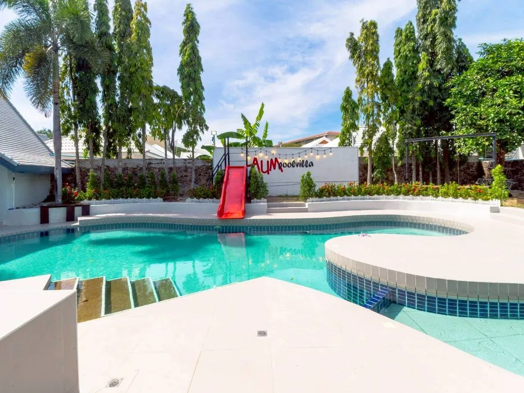 ภายนอก Aum poolvilla