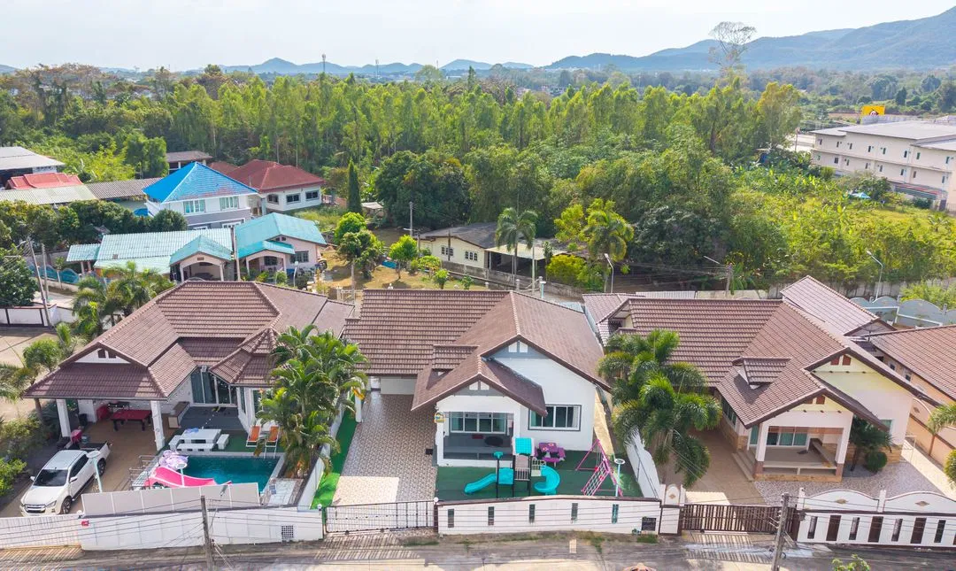 ที่จอดรถ Jayjai Poolvilla