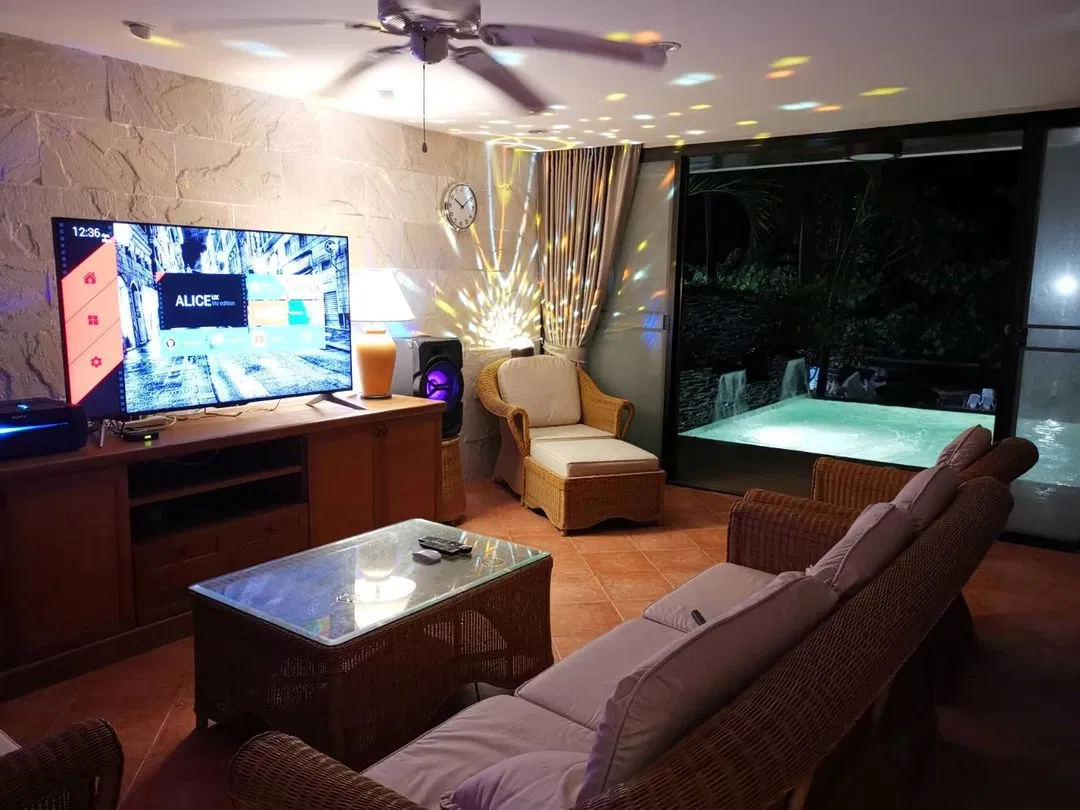 ภายใน 6 BEDROOM BEACH FRONT