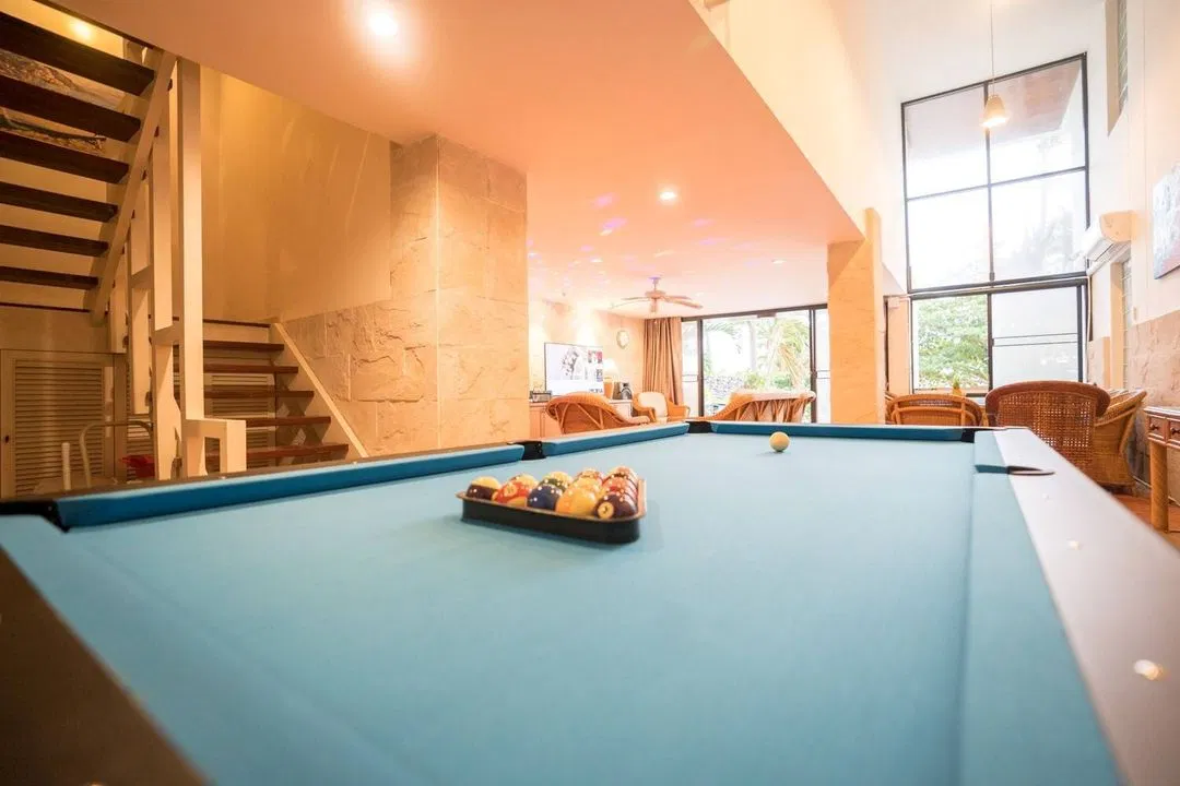 ภายใน 6 BEDROOM BEACH FRONT