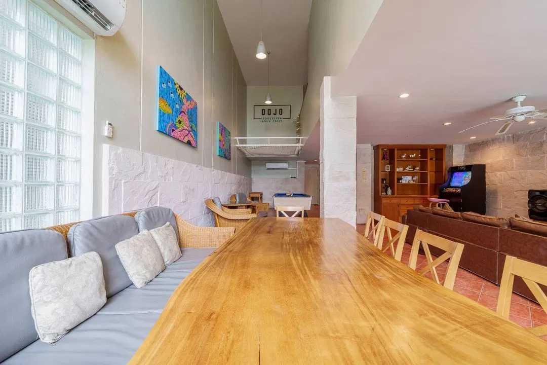 ภายใน 6 BEDROOM BEACH FRONT