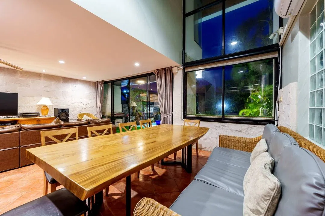 ภายใน 6 BEDROOM BEACH FRONT