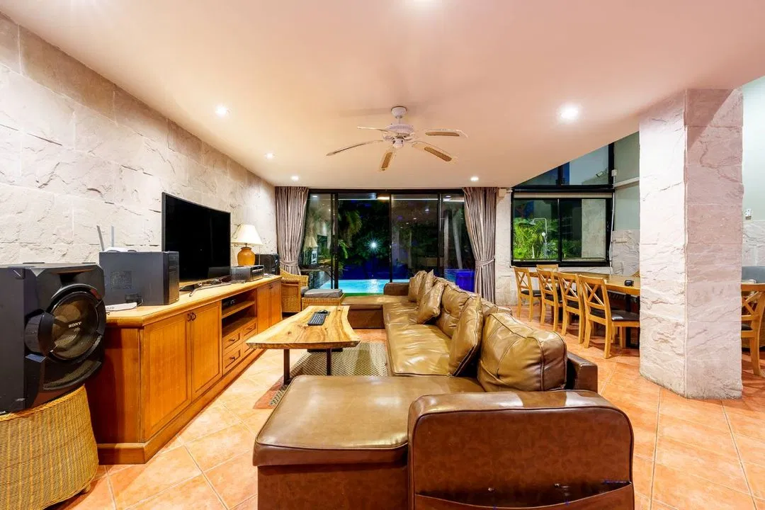 ภายใน 6 BEDROOM BEACH FRONT