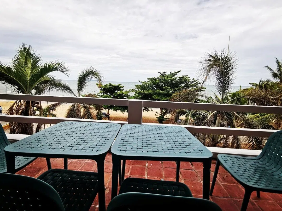 ภายนอก 6 BEDROOM BEACH FRONT