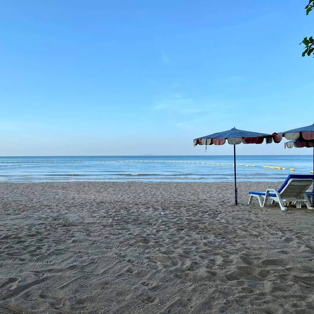 ภายนอก 6 BEDROOM BEACH FRONT
