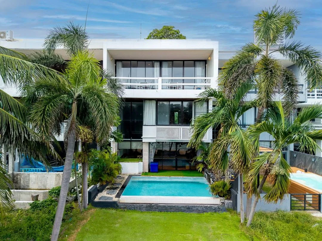 ภายนอก 6 BEDROOM BEACH FRONT