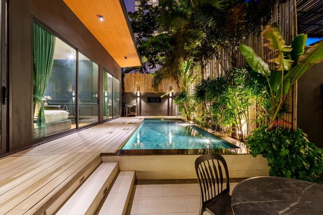 ภายนอก 2 BEDROOM DARK POOL
