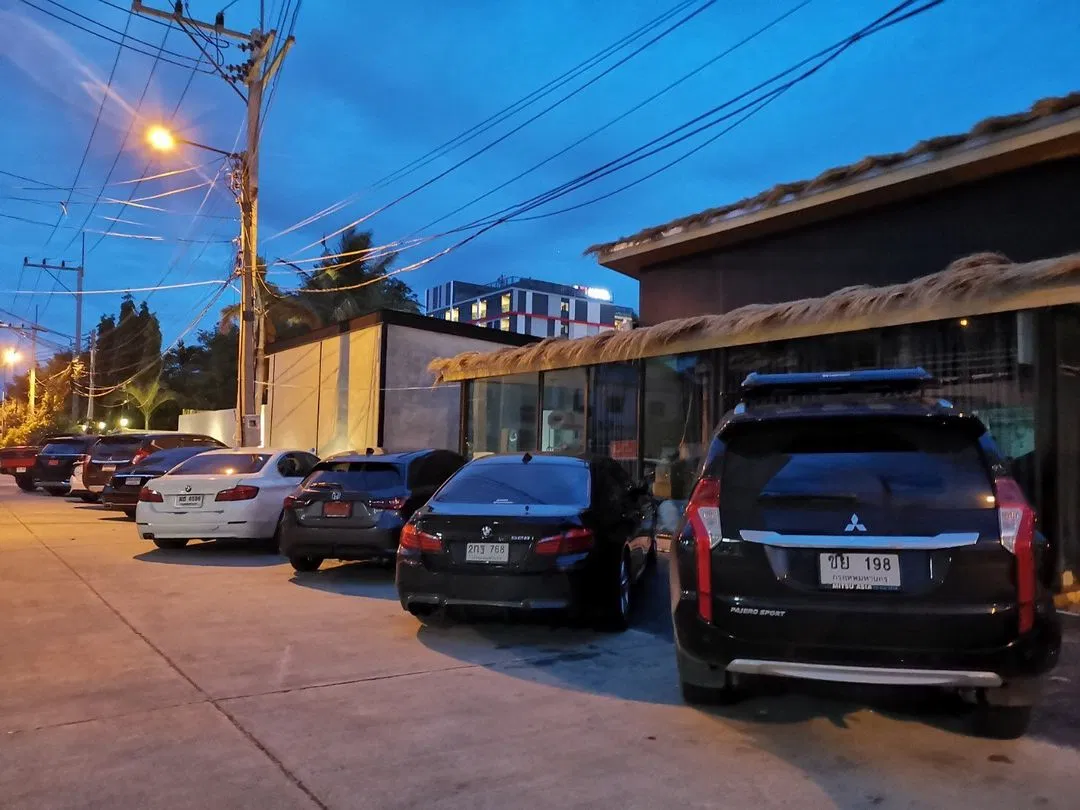 ที่จอดรถ 5 BEDROOM CLASSIC LOFT V6