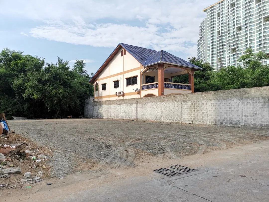 ที่จอดรถ 5 BEDROOM CLASSIC LOFT V7
