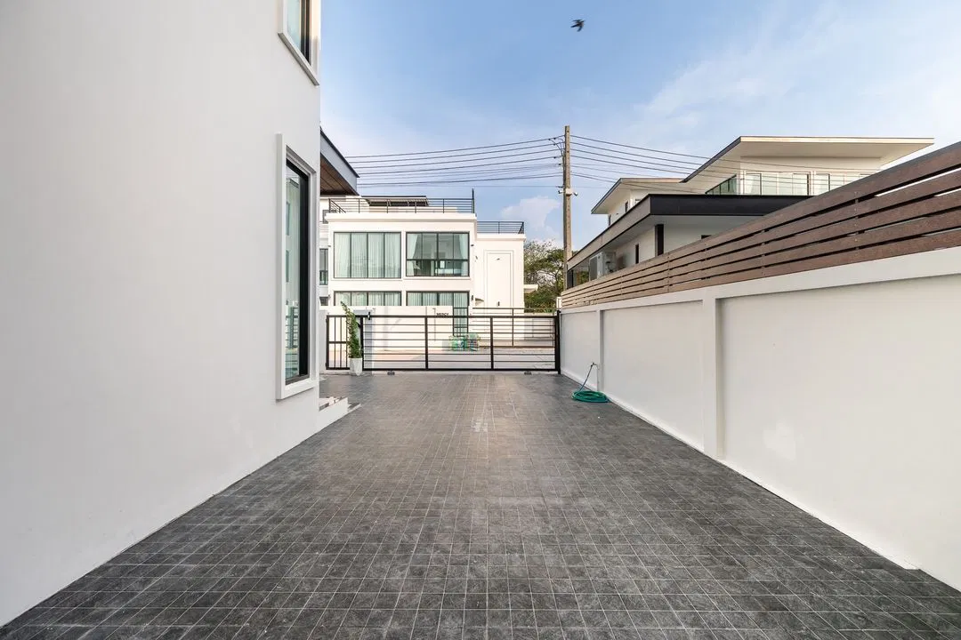 ภายนอก Aliss Poolvilla