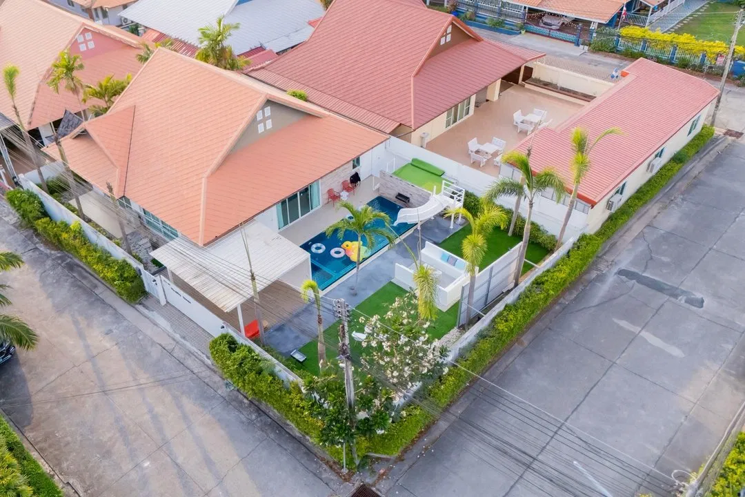 ภายนอก Wealthy House
