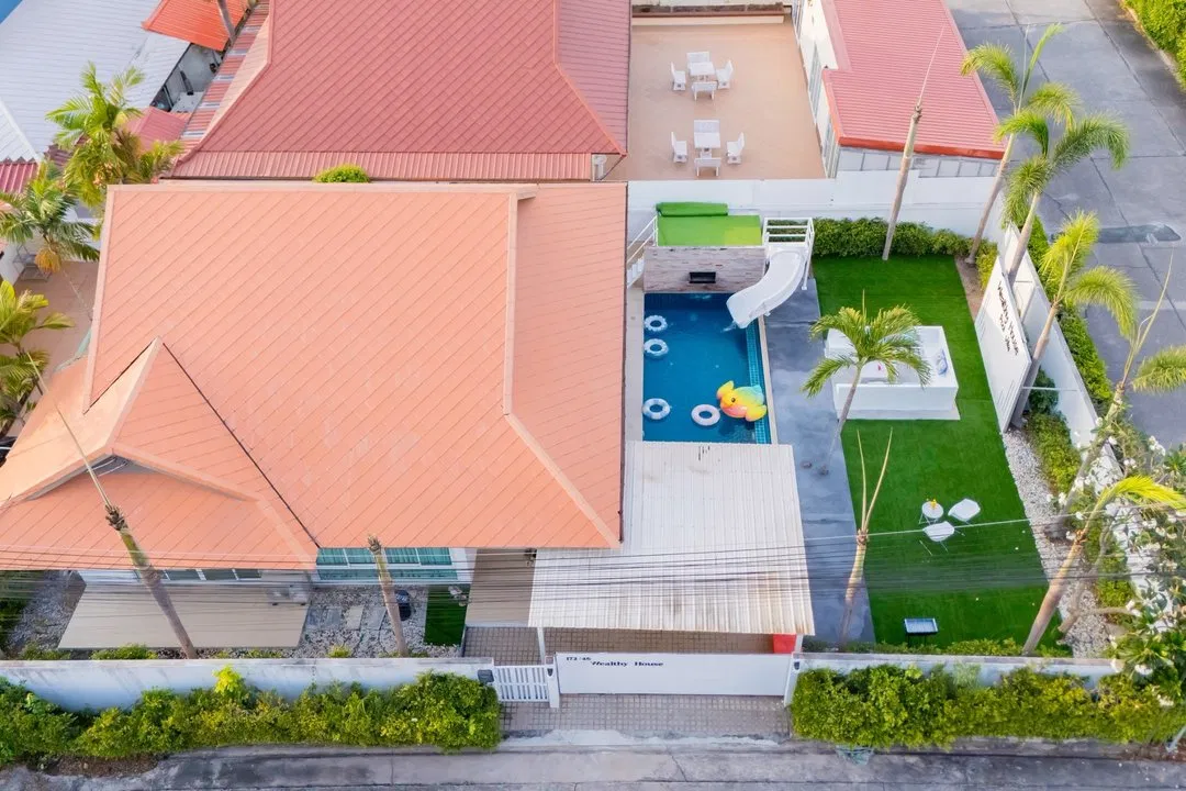 ภายนอก Wealthy House
