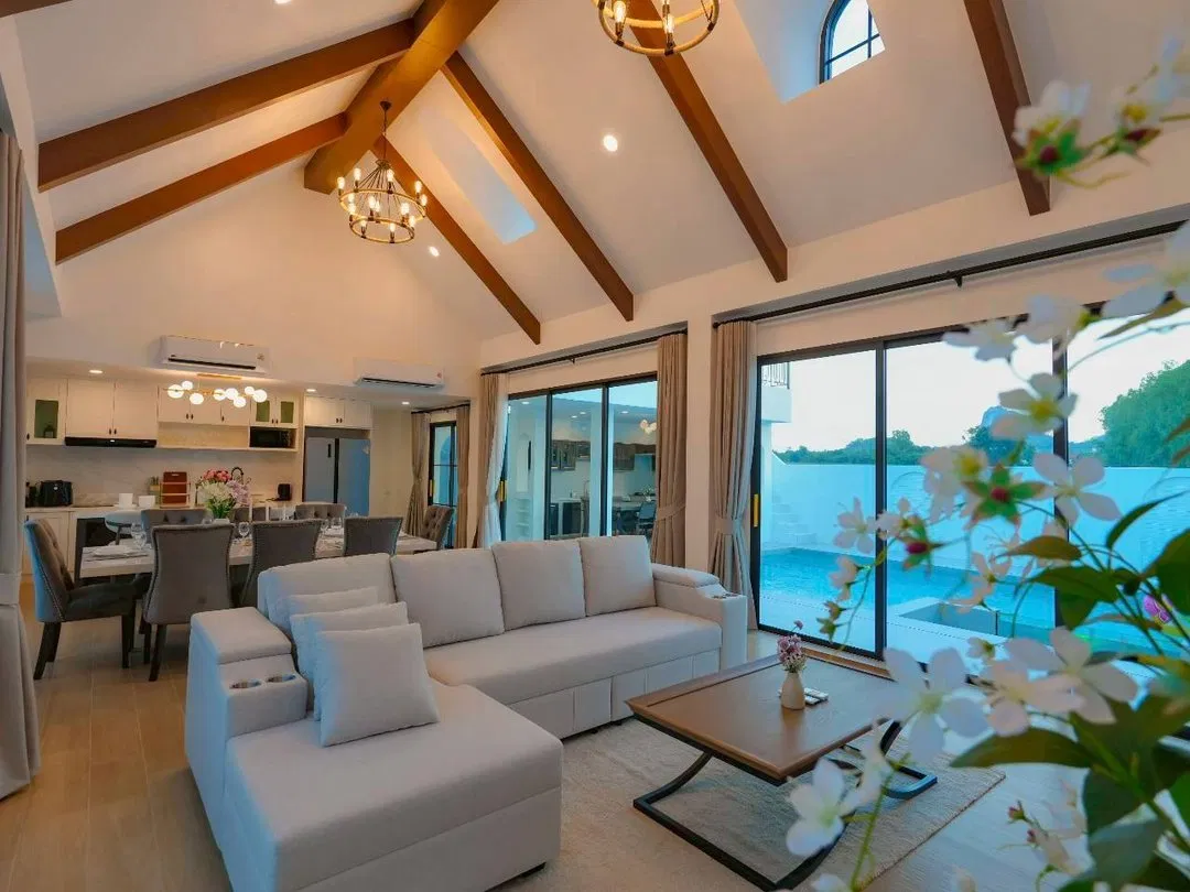 ภายใน Castle Hills villa