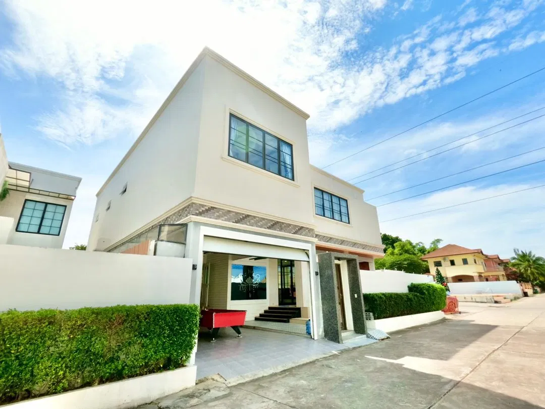 ที่จอดรถ Exquisite poolvilla H