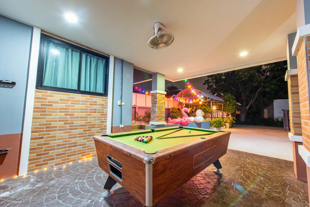 ภายนอก Rich pool villa