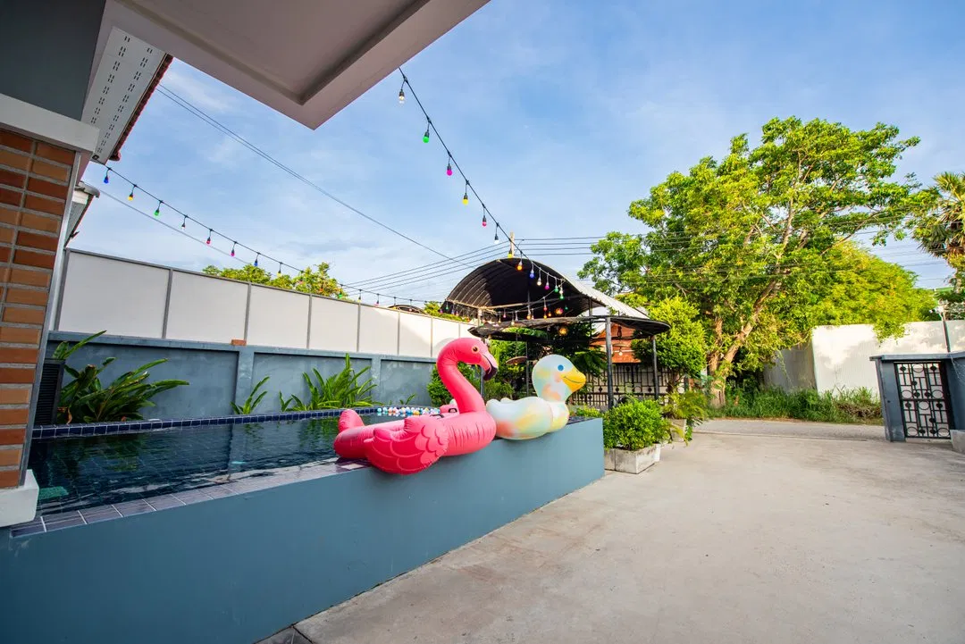 ภายนอก Rich pool villa