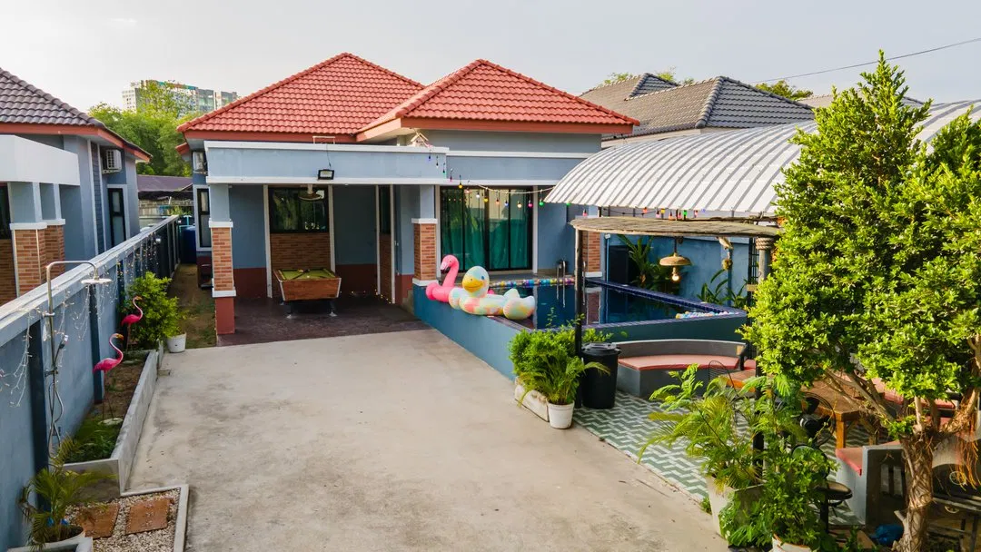 ที่จอดรถ Rich pool villa