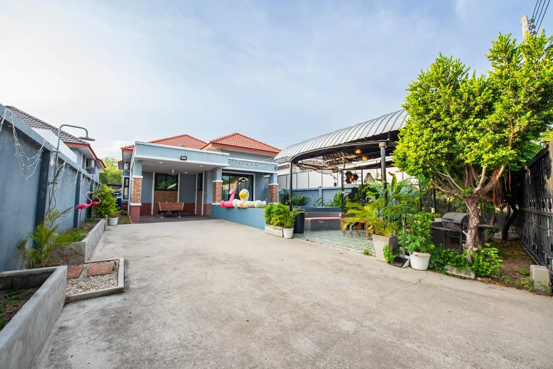 ที่จอดรถ Rich pool villa