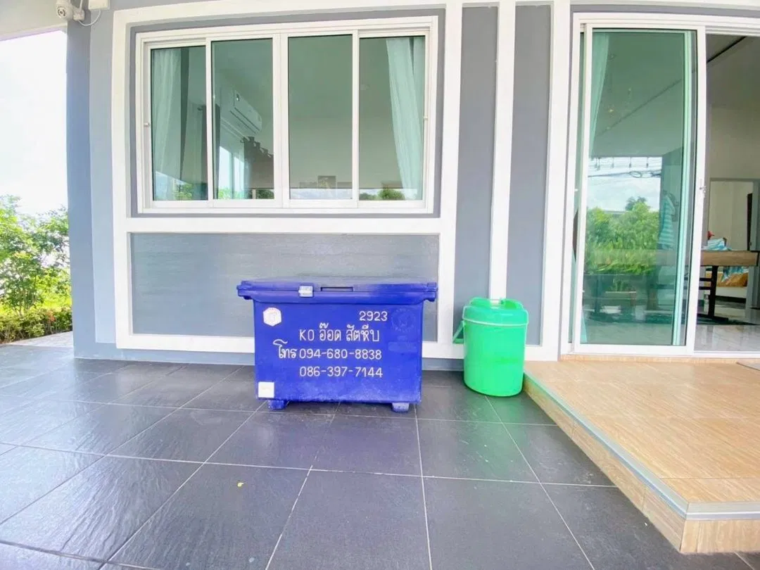 ภายนอก Friendly Pool Villa