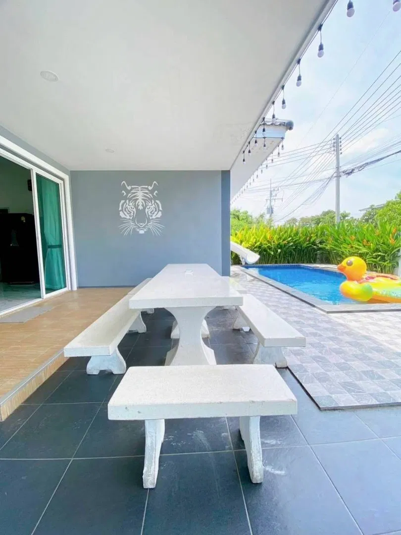 ภายนอก Friendly Pool Villa