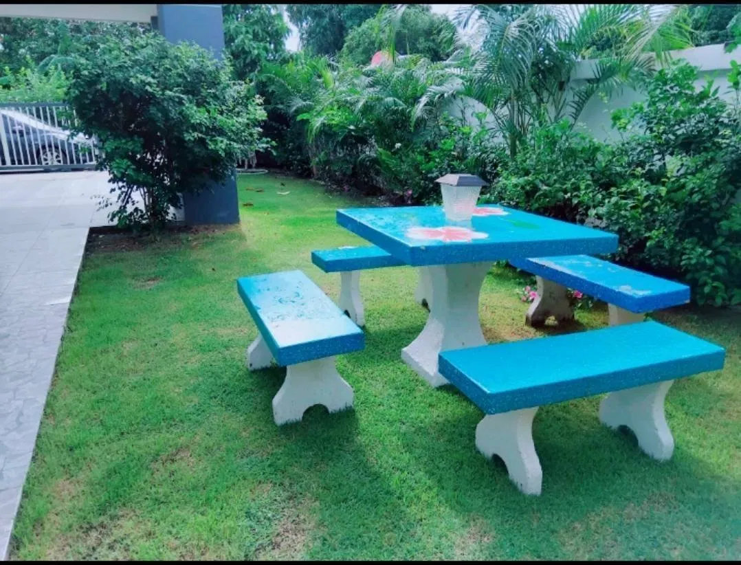 ภายนอก Friendly Pool Villa