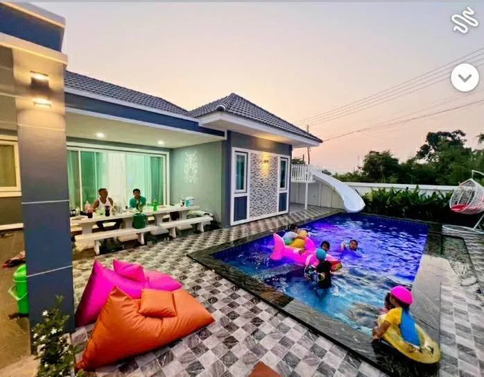 ภายนอก Friendly Pool Villa