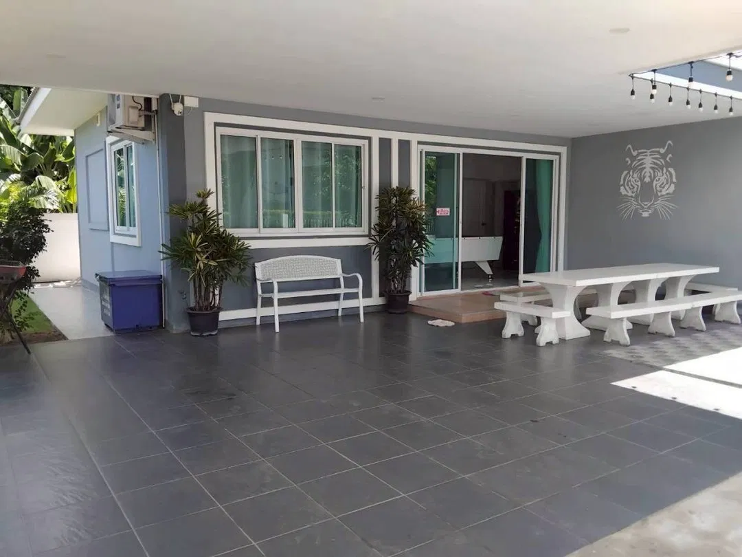 ที่จอดรถ Friendly Pool Villa