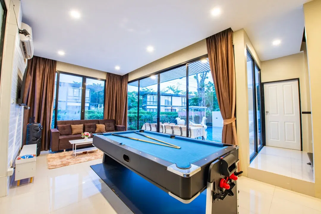 ภายใน Azure pool villa