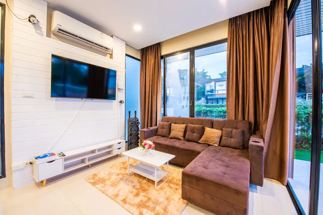 ภายใน Azure pool villa