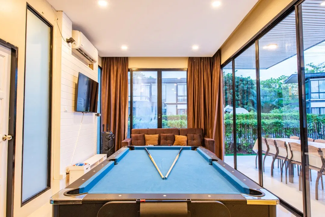 ภายใน Azure pool villa