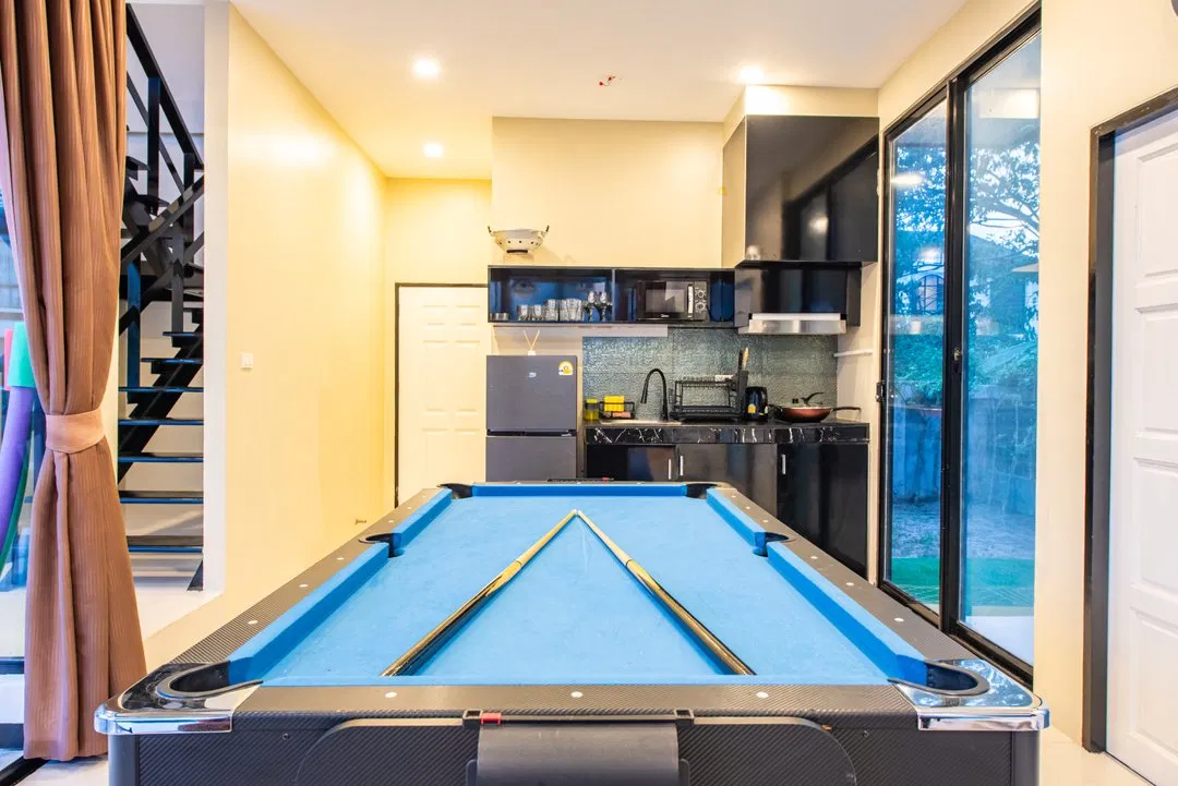 ภายใน Azure pool villa