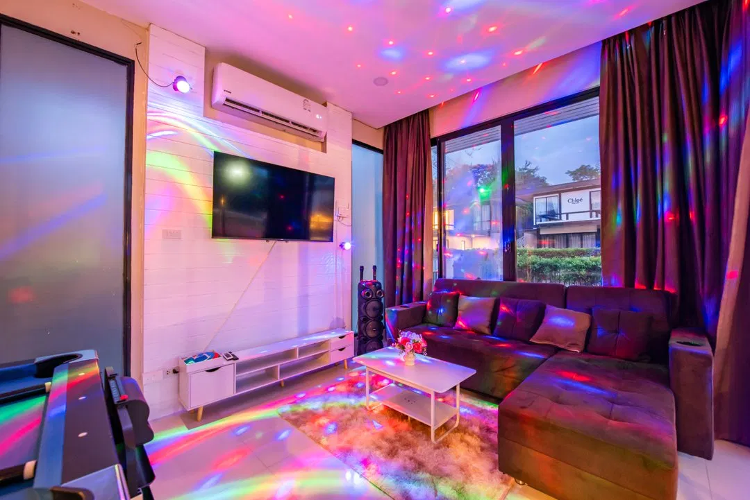 ภายใน Azure pool villa