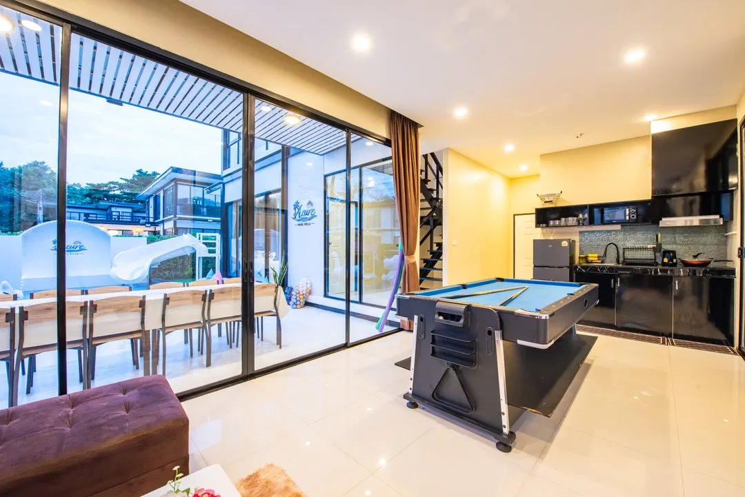 ภายใน Azure pool villa