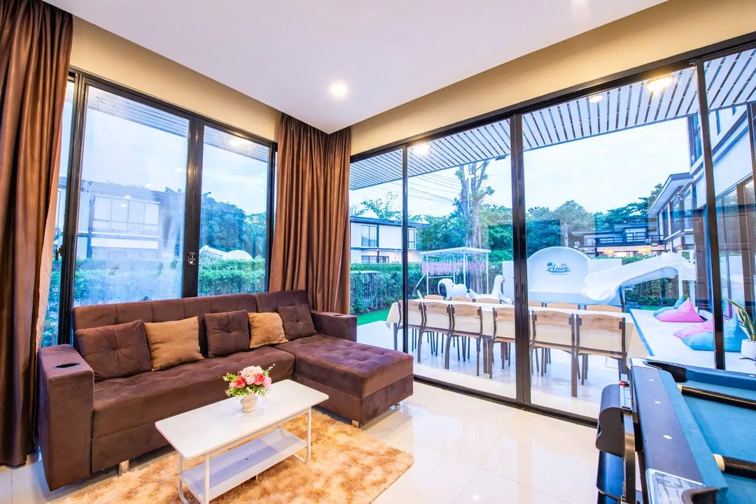 ภายใน Azure pool villa