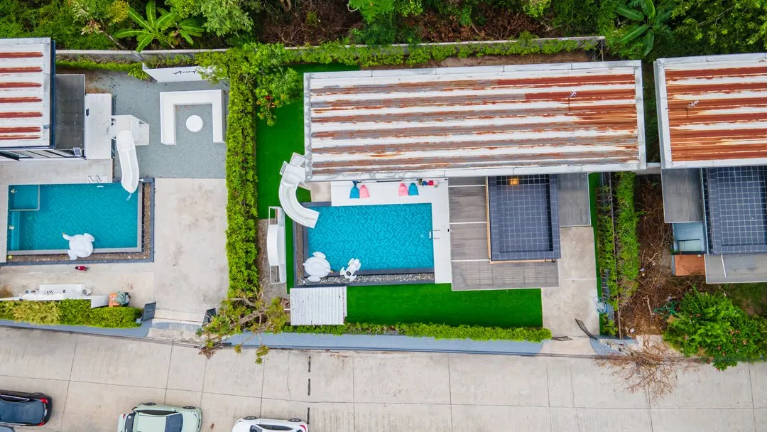 ภายนอก Azure pool villa