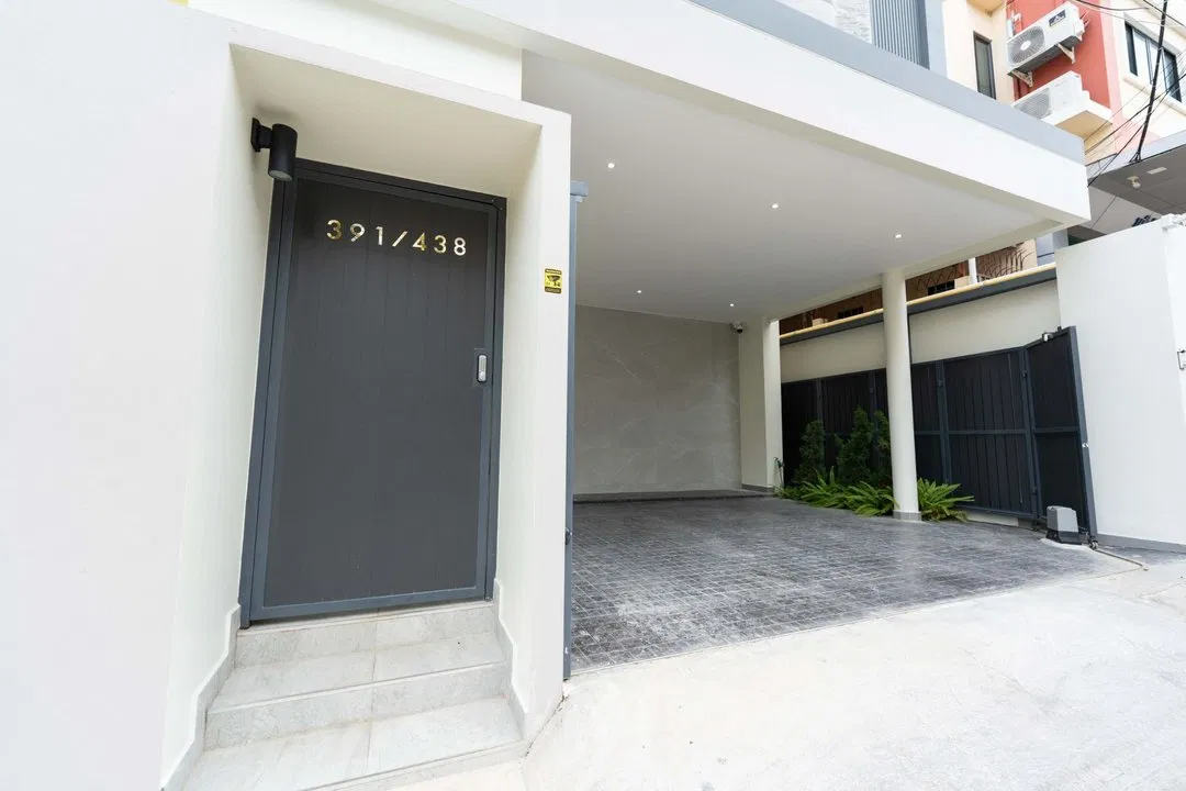 ที่จอดรถ Midtown Villa