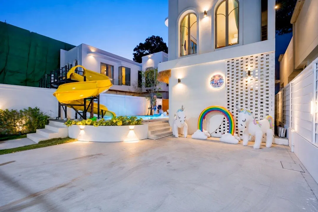 ที่จอดรถ Bali Hai pool villa