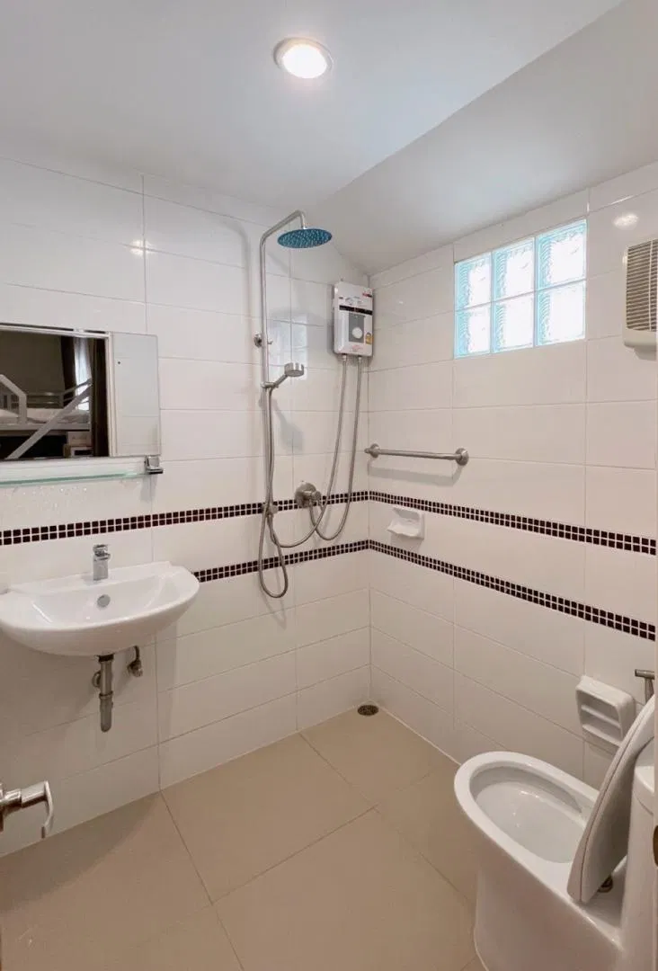 ห้องน้ำ บ้านแสงจันทร์พูลวิลล่าระยอง - saengchan pool villa rayong