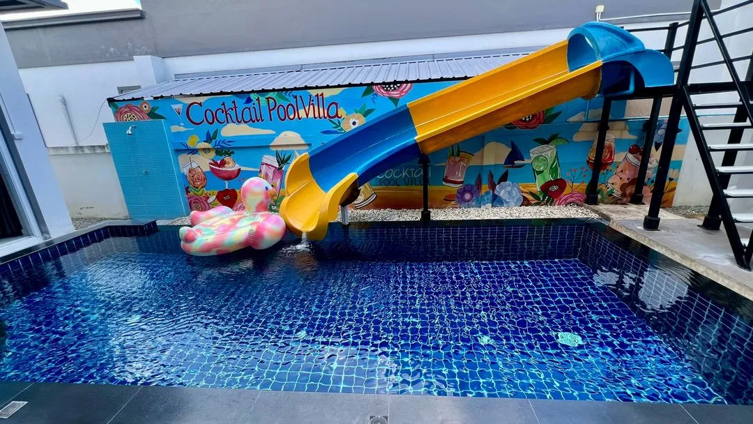 ภายนอก Cocktail House