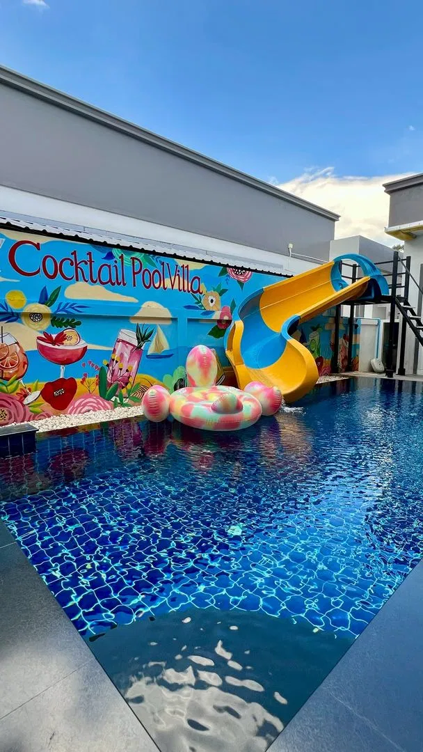 ภายนอก Cocktail House