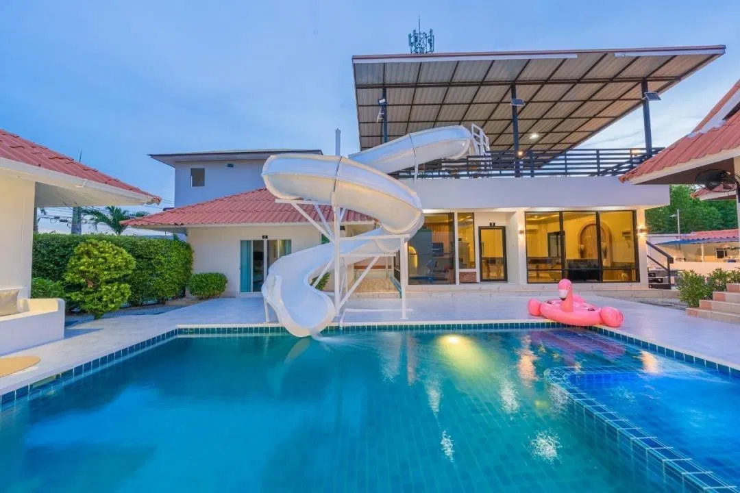 ภายนอก Alisa Garden&Pool