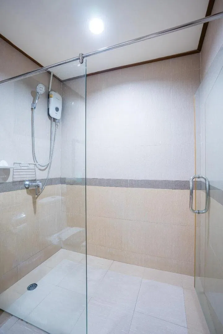 ห้องน้ำ Lynn Pool Villa