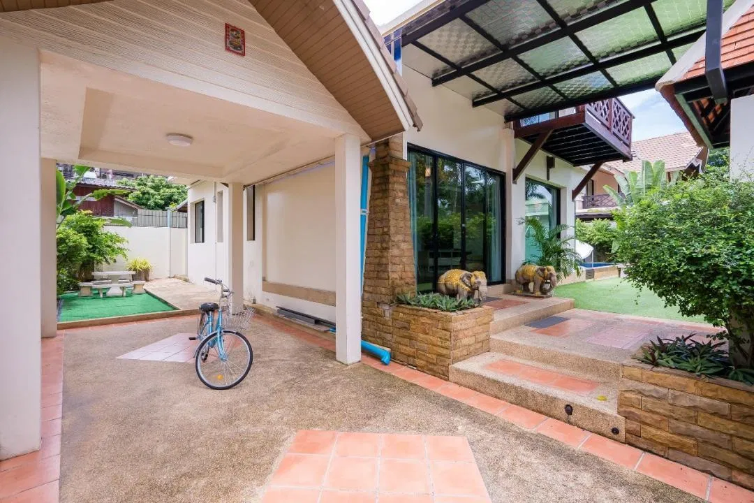 ภายนอก Lynn Pool Villa