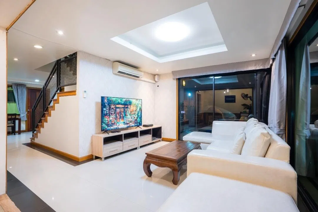 ภายใน Lynn Pool Villa