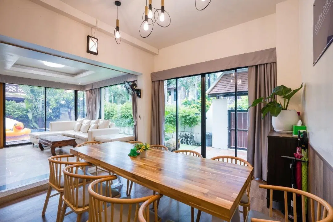 ภายใน Lynn Pool Villa